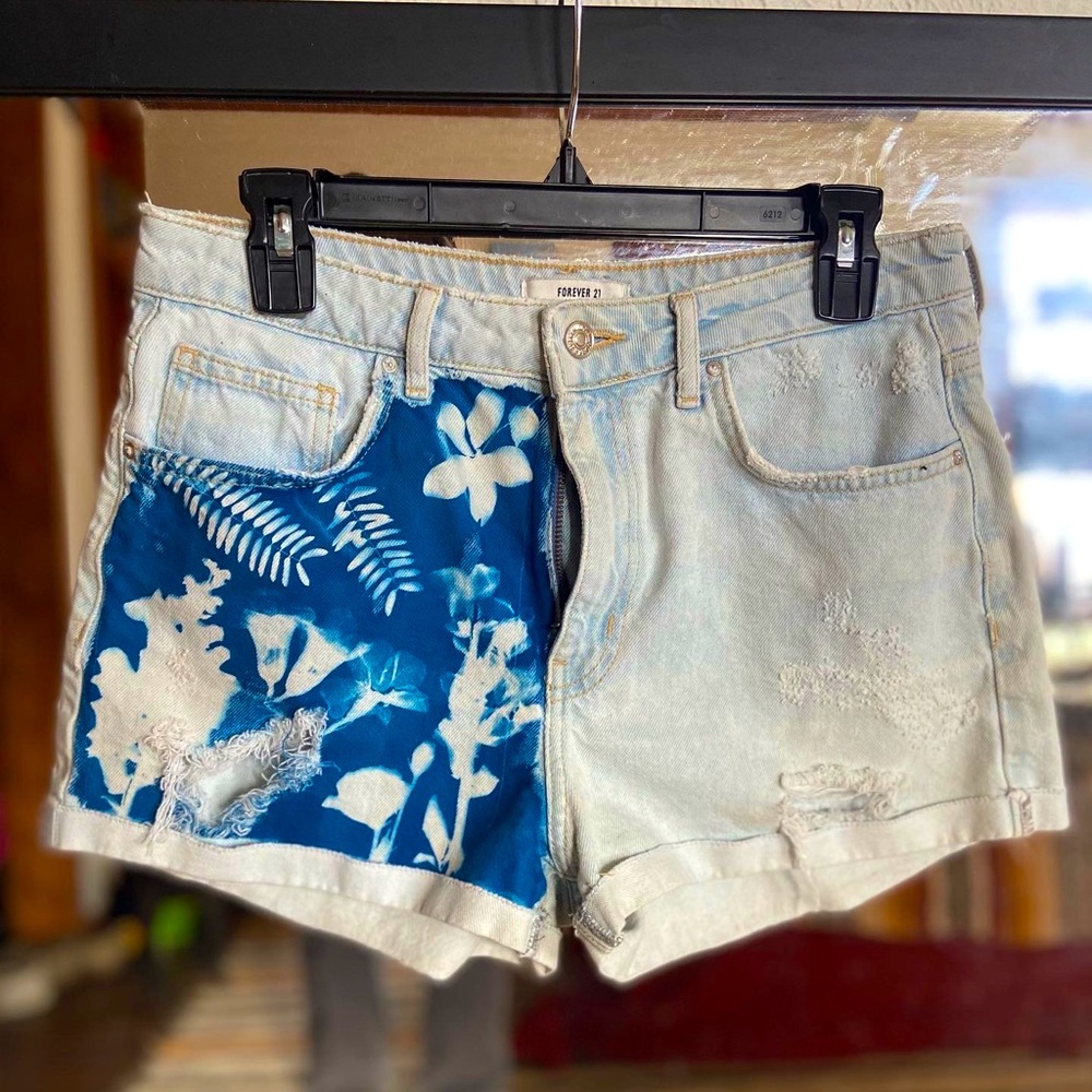 Forever 21 Sun Printed Shorts Size 29
